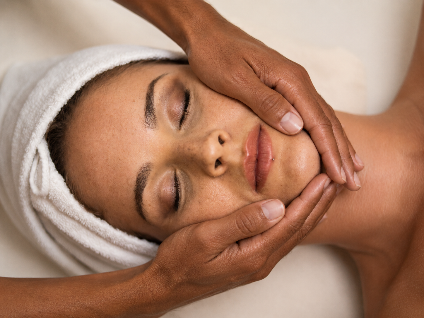 Aplicação de massagem facial japonesa Kobidô